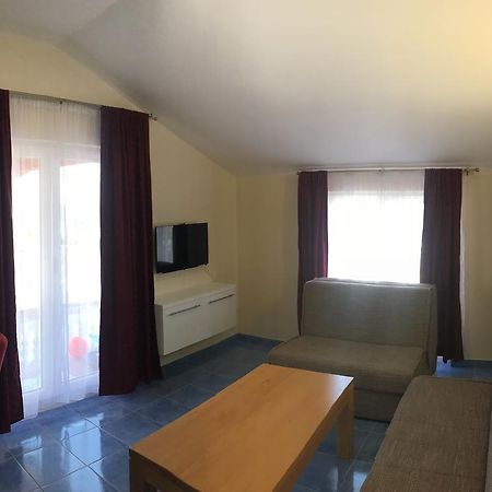 Hotel Livadic & Restaurant Liznjan Bagian luar foto