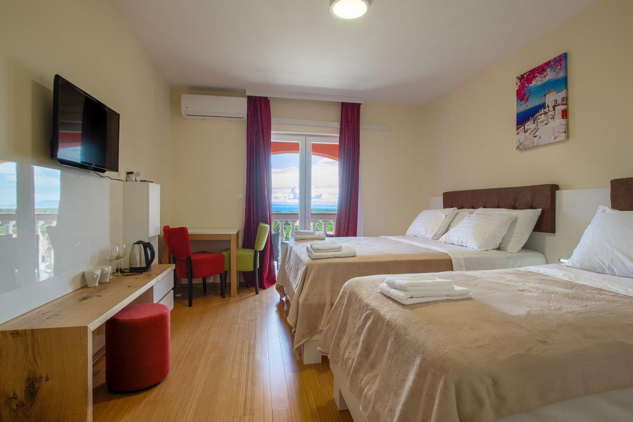 Hotel Livadic & Restaurant Liznjan Bagian luar foto