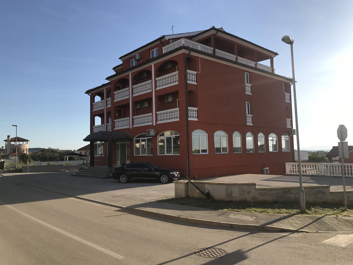 Hotel Livadic & Restaurant Liznjan Bagian luar foto