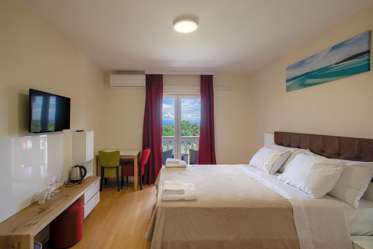 Hotel Livadic & Restaurant Liznjan Bagian luar foto
