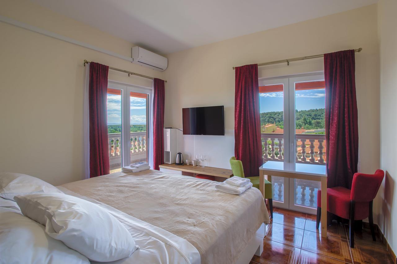 Hotel Livadic & Restaurant Liznjan Bagian luar foto