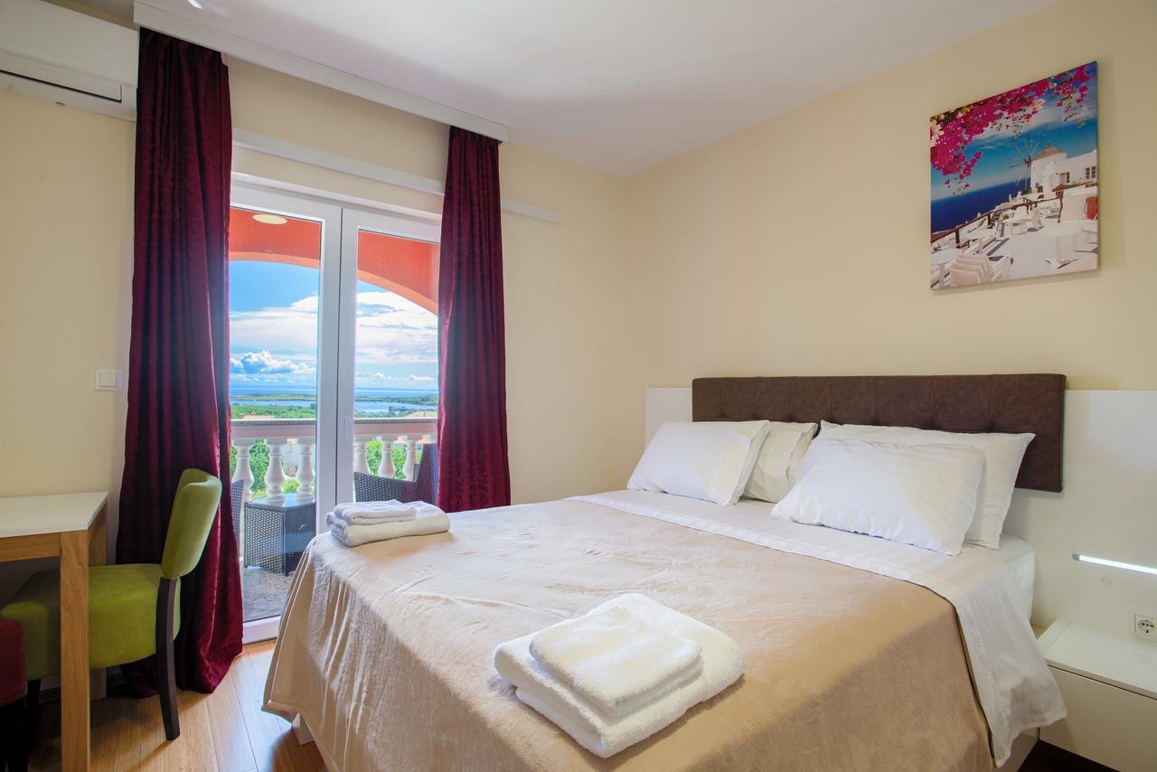 Hotel Livadic & Restaurant Liznjan Bagian luar foto