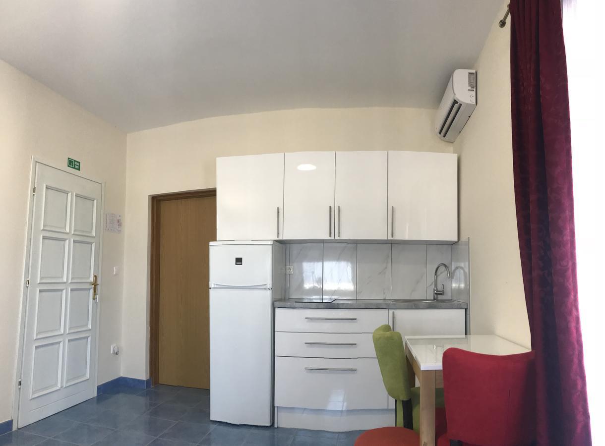 Hotel Livadic & Restaurant Liznjan Bagian luar foto