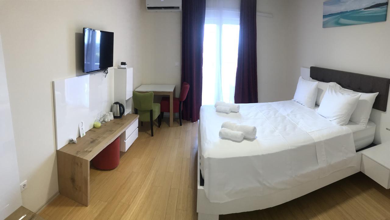 Hotel Livadic & Restaurant Liznjan Bagian luar foto