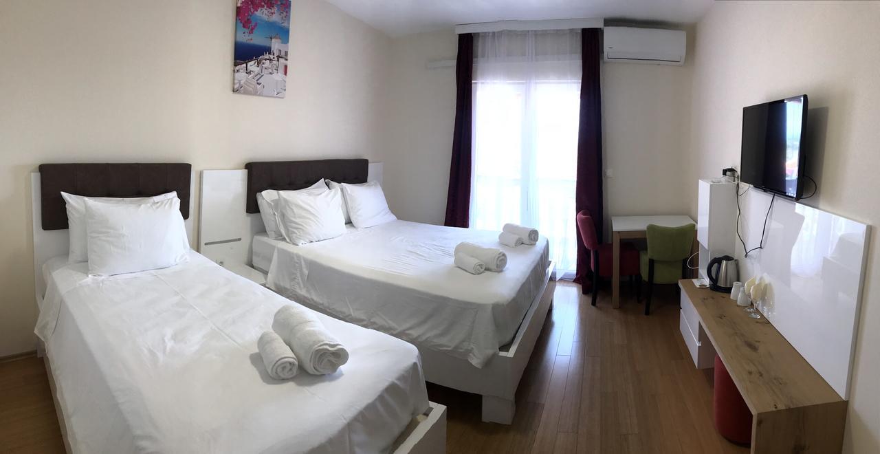 Hotel Livadic & Restaurant Liznjan Bagian luar foto