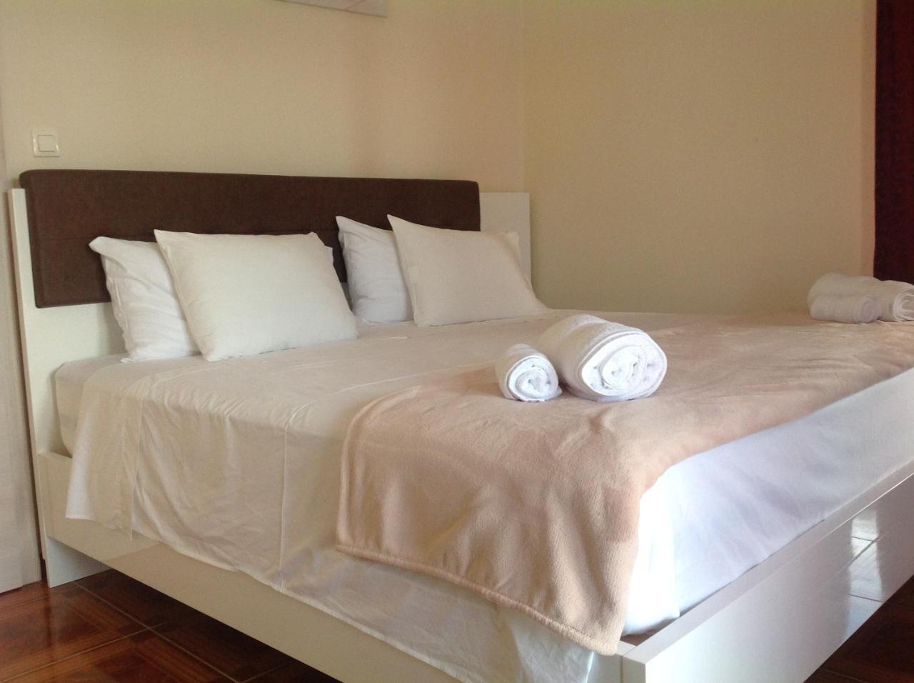 Hotel Livadic & Restaurant Liznjan Bagian luar foto