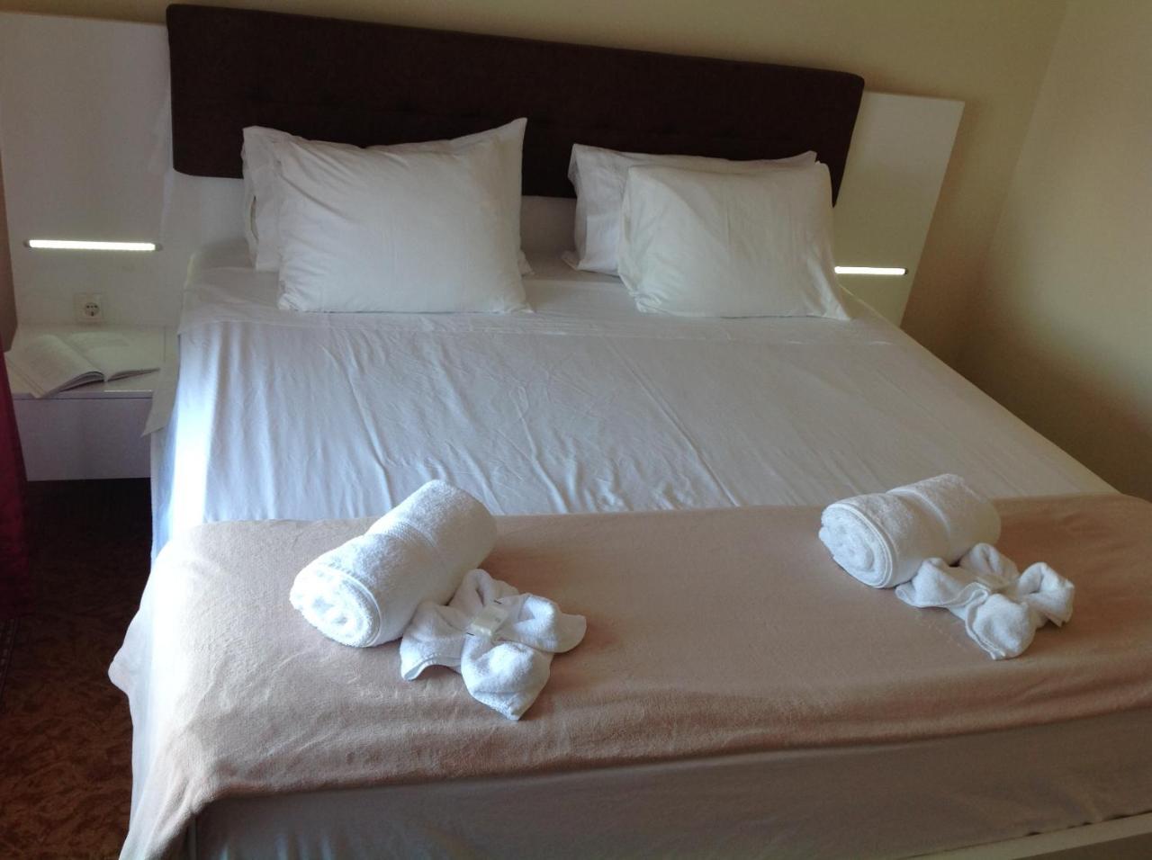 Hotel Livadic & Restaurant Liznjan Bagian luar foto