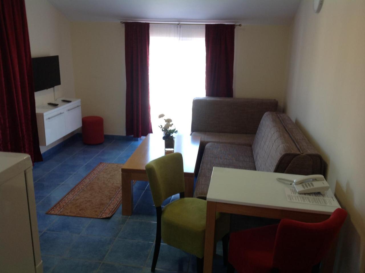 Hotel Livadic & Restaurant Liznjan Bagian luar foto
