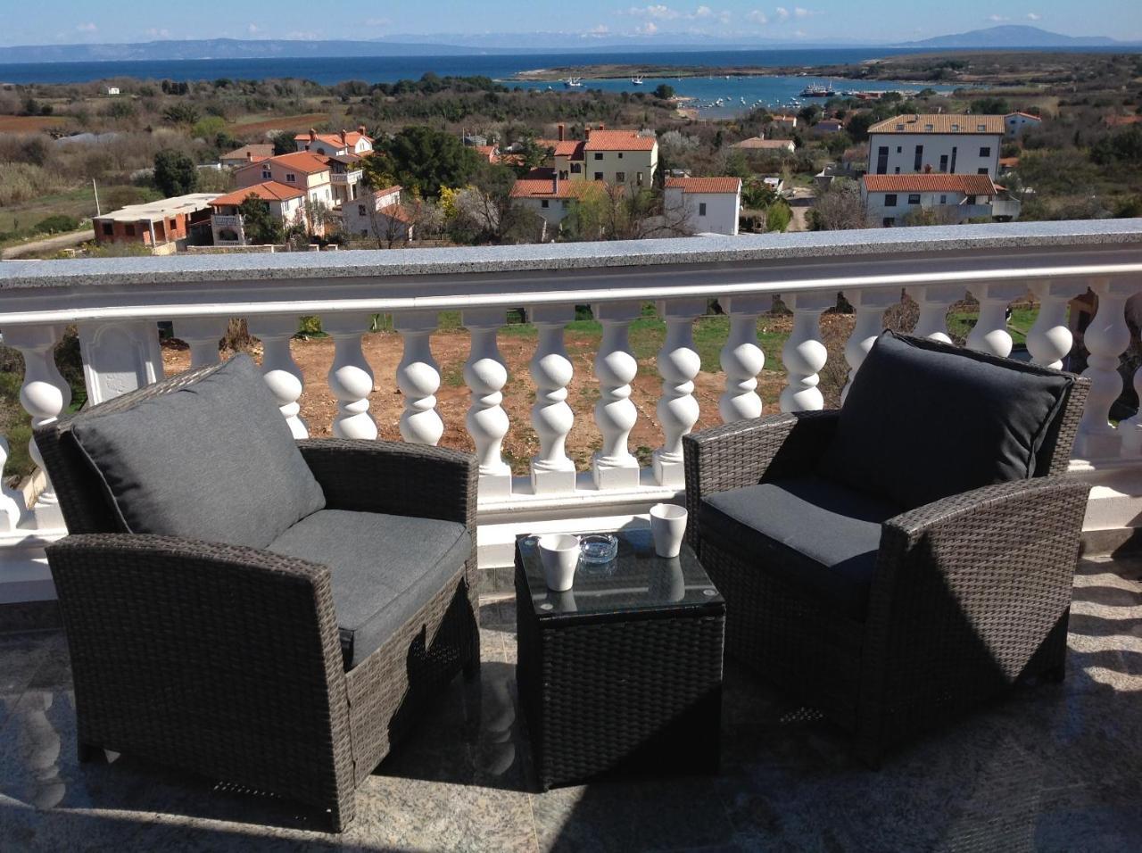 Hotel Livadic & Restaurant Liznjan Bagian luar foto