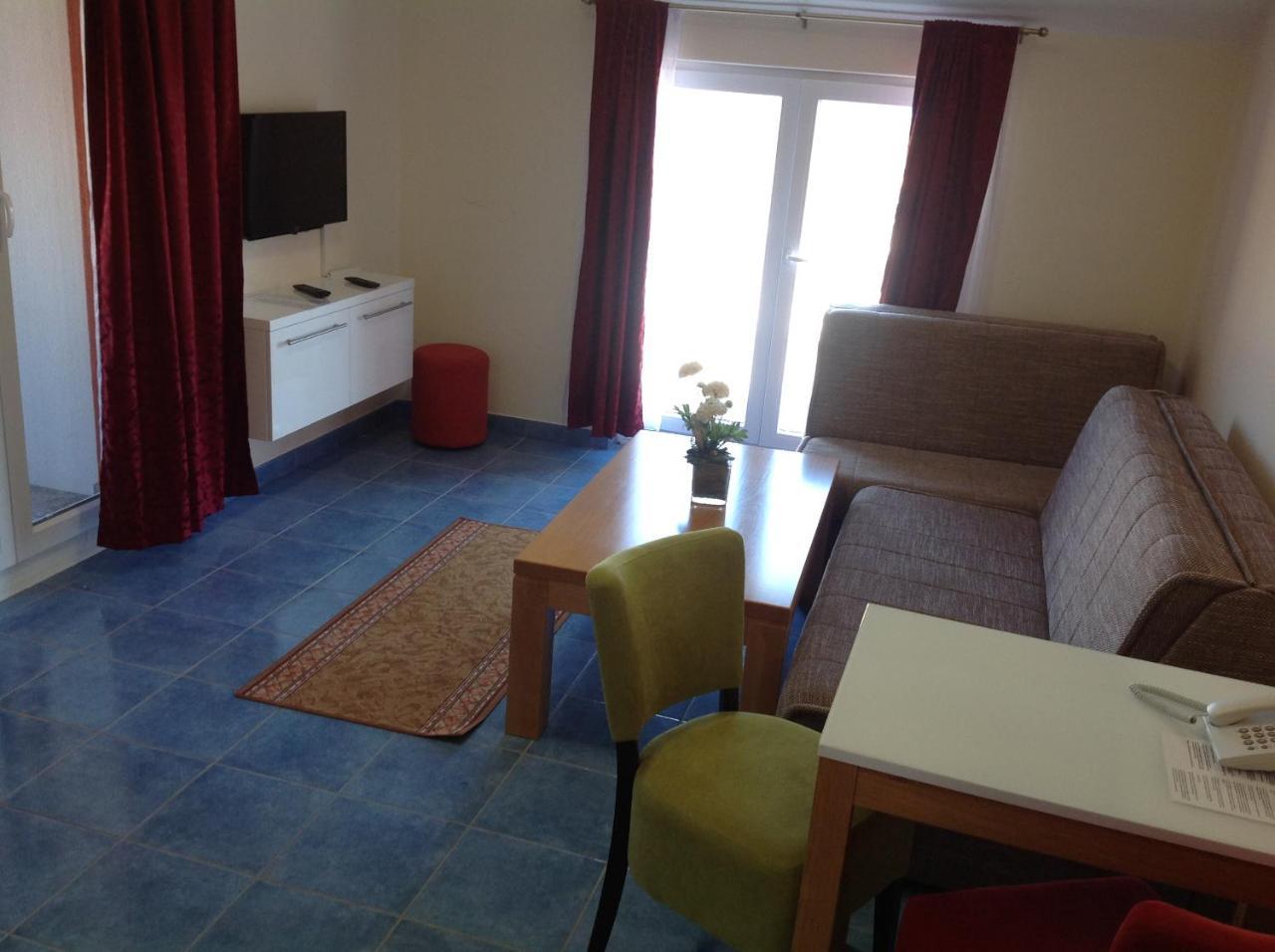 Hotel Livadic & Restaurant Liznjan Bagian luar foto