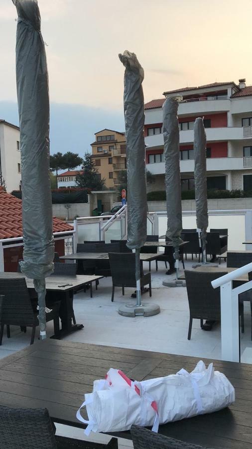 Hotel Livadic & Restaurant Liznjan Bagian luar foto