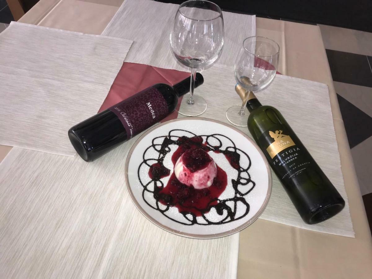 Hotel Livadic & Restaurant Liznjan Bagian luar foto
